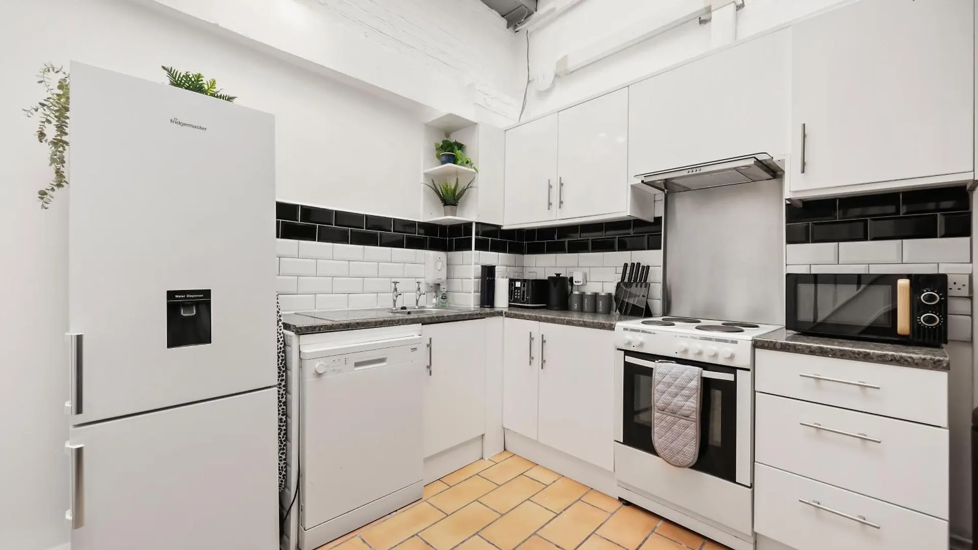 Centrally Located Spacious Three Bedroom Apartment Short Term Rental & Flexible Renting Hackney With Free Wifi London 0*,  United Kingdom