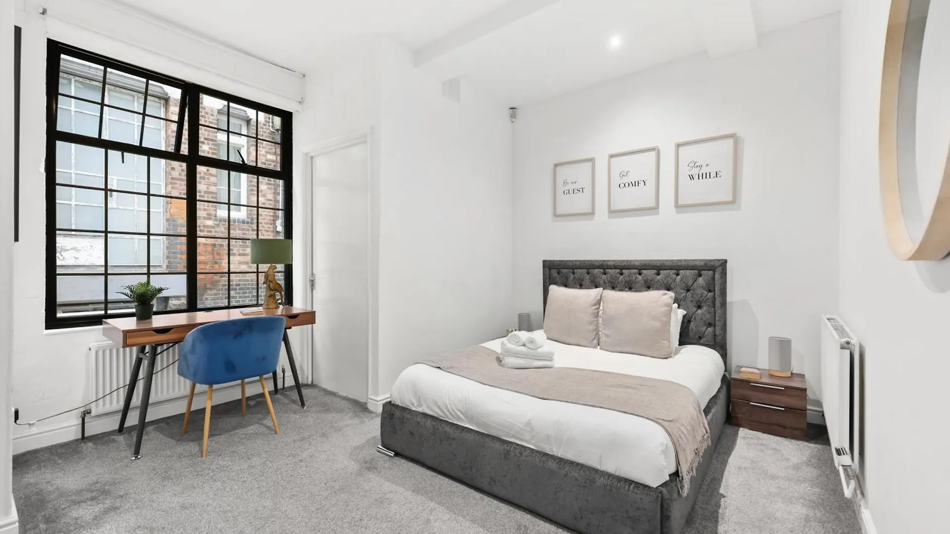 Centrally Located Spacious Three Bedroom Apartment Short Term Rental & Flexible Renting Hackney With Free Wifi London