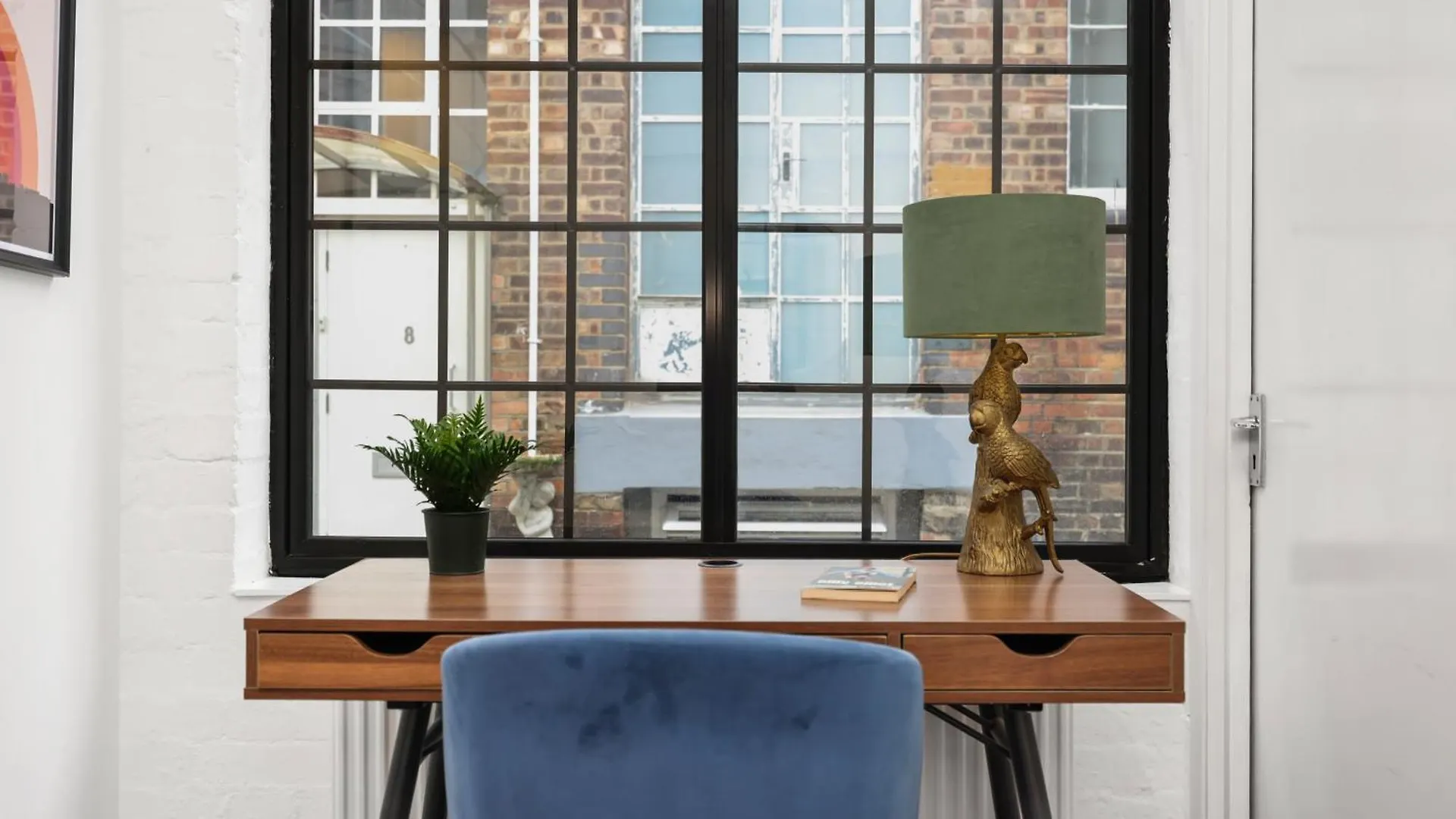 Centrally Located Spacious Three Bedroom Apartment Short Term Rental & Flexible Renting Hackney With Free Wifi London 0*,  United Kingdom