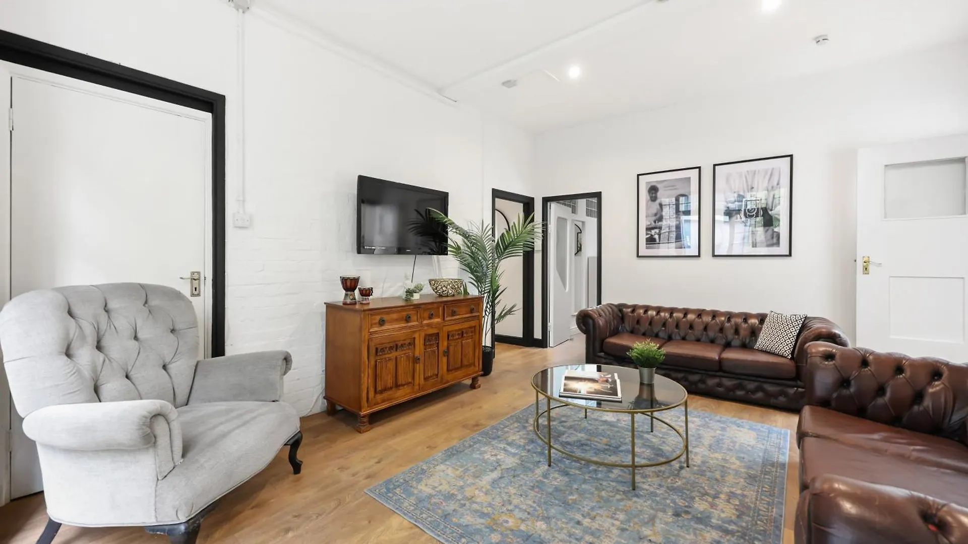 Centrally Located Spacious Three Bedroom Apartment Short Term Rental & Flexible Renting Hackney With Free Wifi London