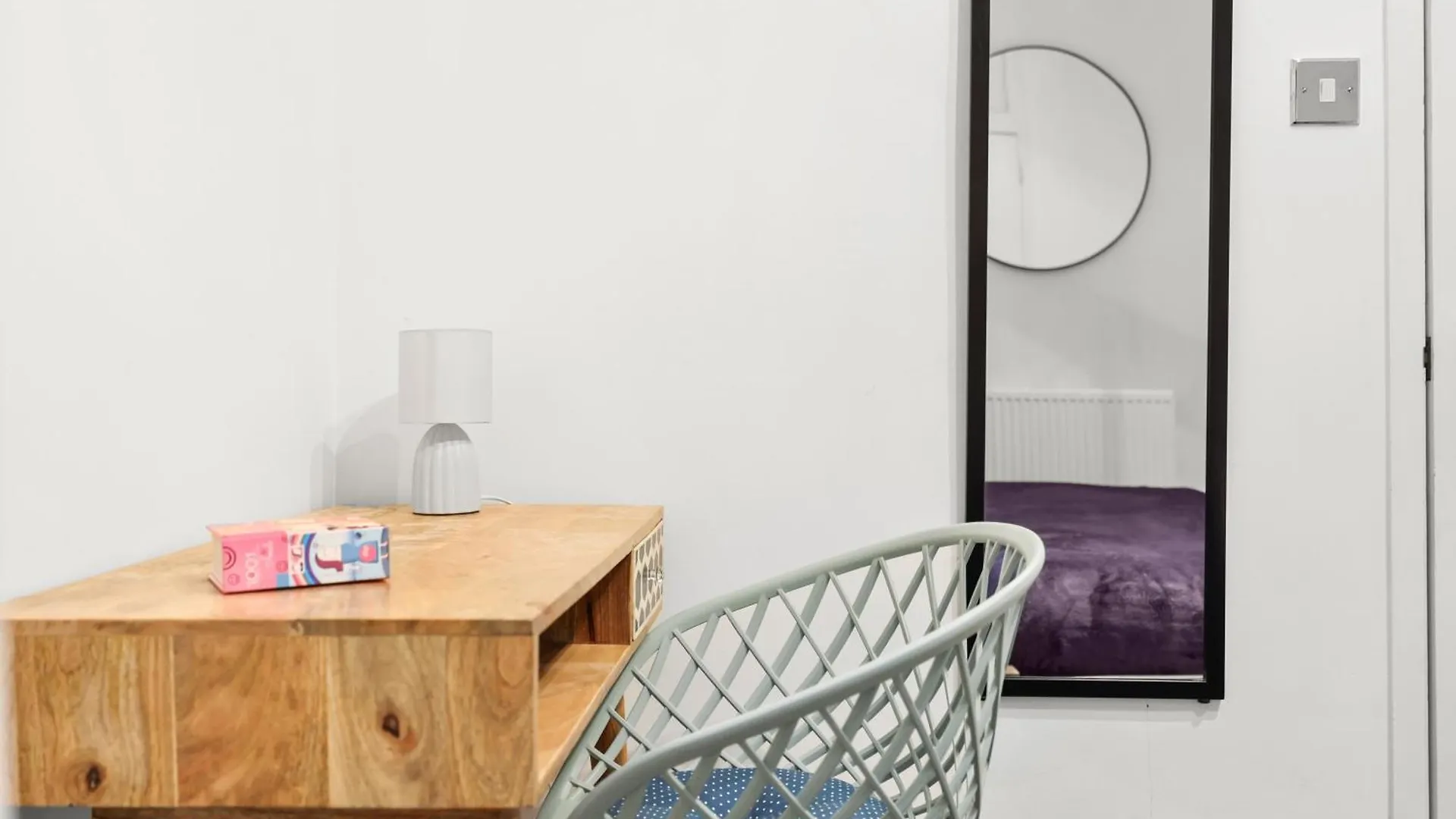 Centrally Located Spacious Three Bedroom Apartment Short Term Rental & Flexible Renting Hackney With Free Wifi London