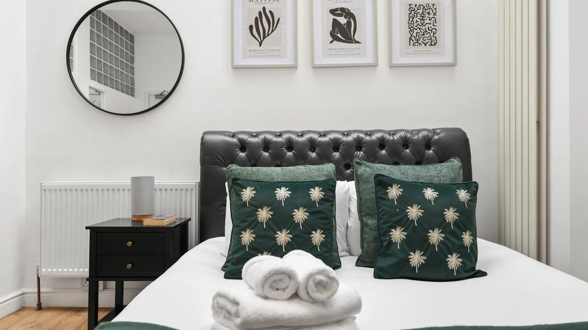 Centrally Located Spacious Three Bedroom Apartment Short Term Rental & Flexible Renting Hackney With Free Wifi London United Kingdom