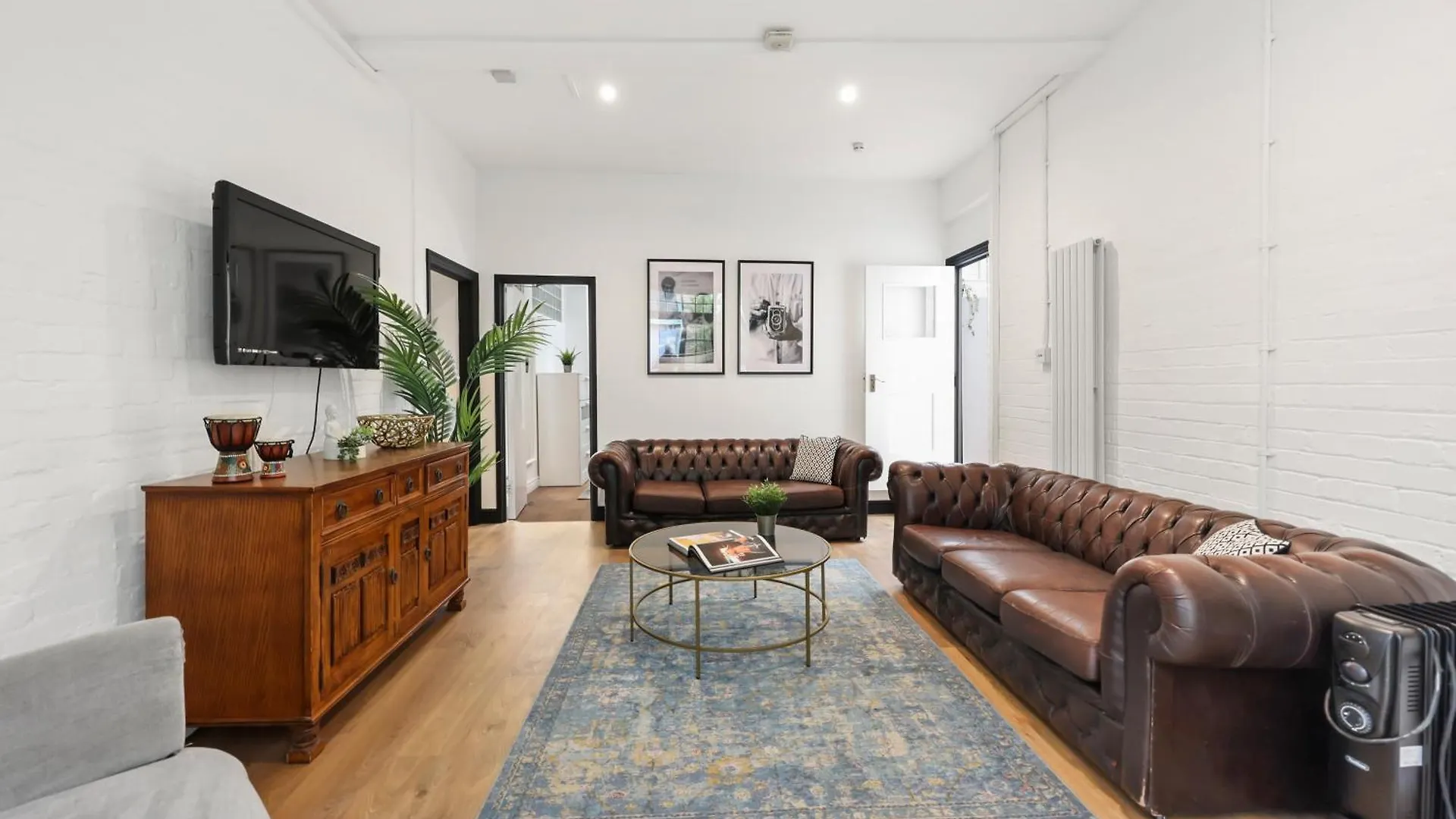 Centrally Located Spacious Three Bedroom Apartment Short Term Rental & Flexible Renting Hackney With Free Wifi London United Kingdom