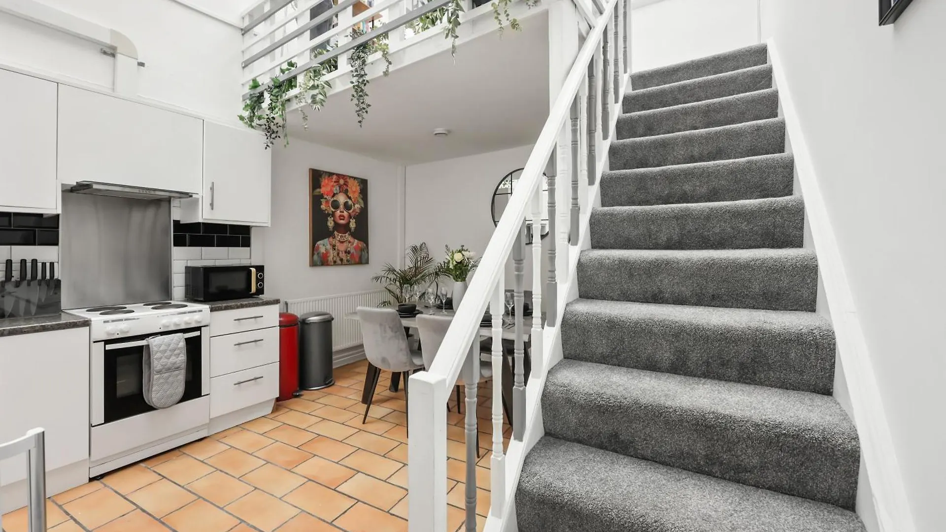 Centrally Located Spacious Three Bedroom Apartment Short Term Rental & Flexible Renting Hackney With Free Wifi London